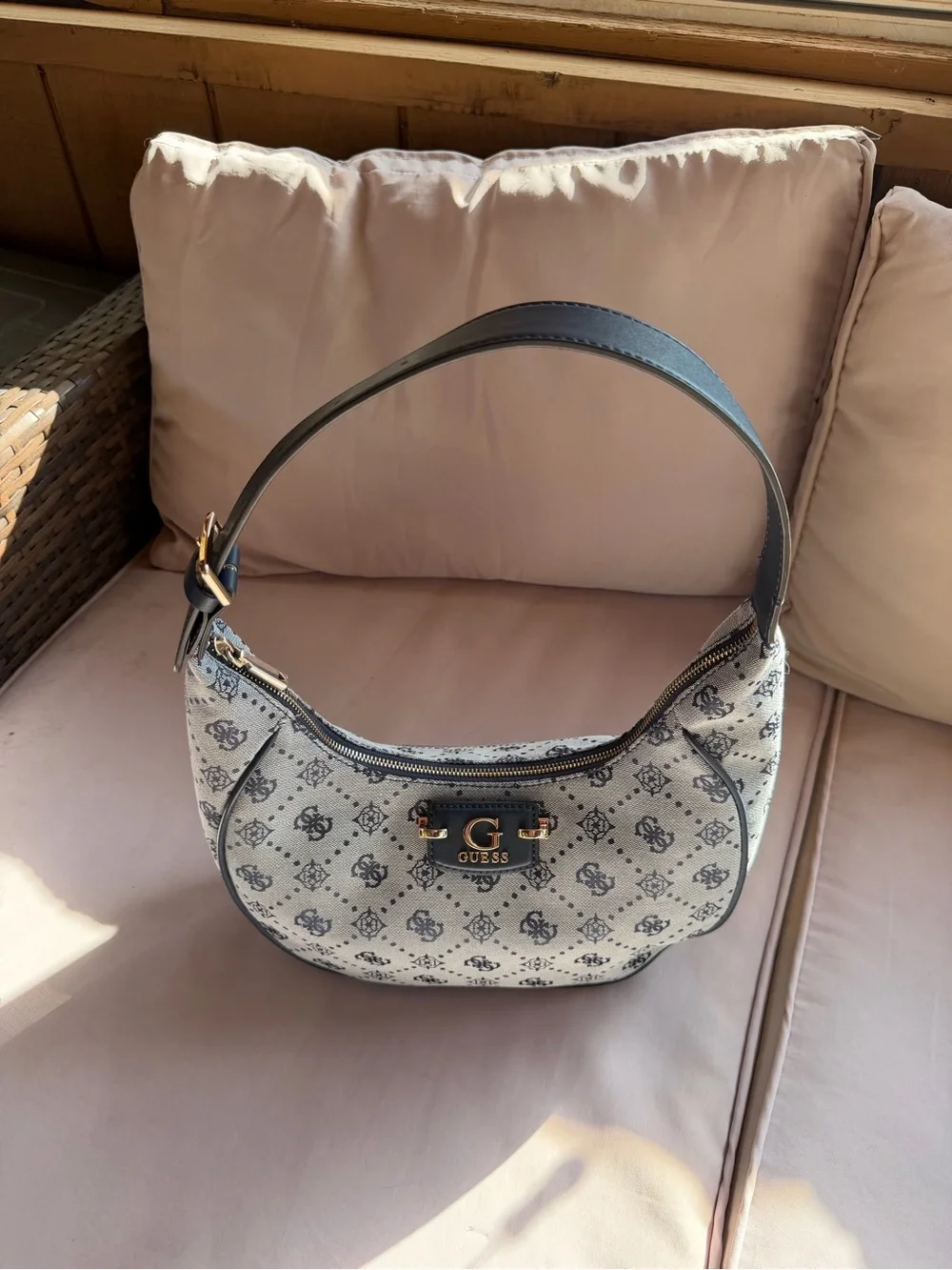 GUESS signature patterned hobo